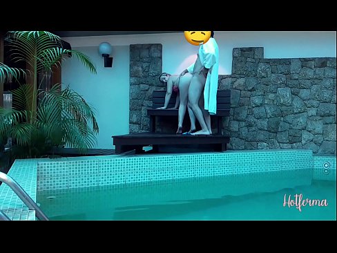 ❤️ Šef poziva sobaricu na bazen, ali nije mogao odoljeti vrućini ❤️❌ Analni video u pornografiji hr.pornohammer.ru