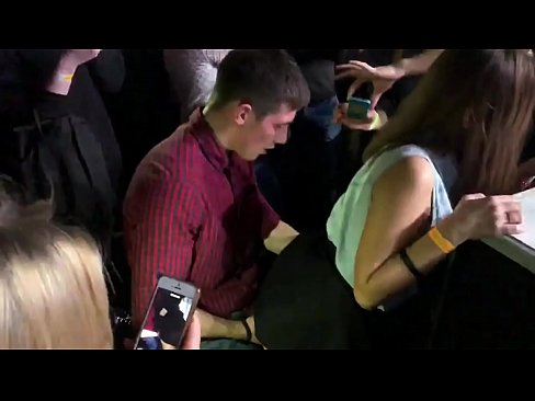 ❤️ Pravi seks u ruskom noćnom klubu. 18-godišnja Ruskinja u anusu i vagini pojebana u noćnom klubu ❤️❌ Analni video u pornografiji hr.pornohammer.ru